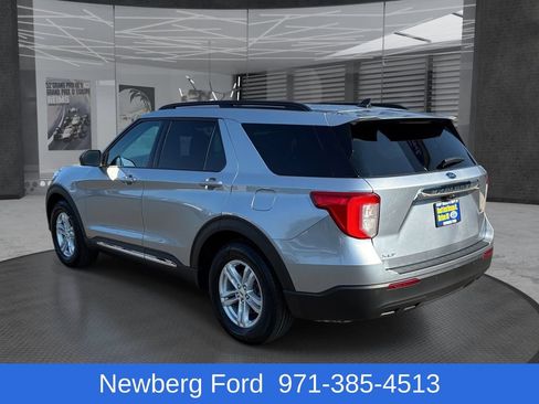 Used 2021 Ford Explorer XLT RWD image 7
