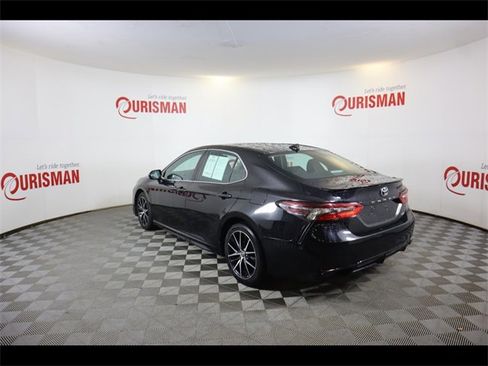 Used 2021 Toyota Camry SE image 8