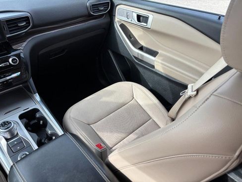 Used 2023 Ford Explorer Limited w/ Equipment Group 301A image 17