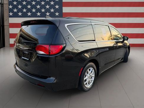 Used 2021 Chrysler Voyager Lxi image 7