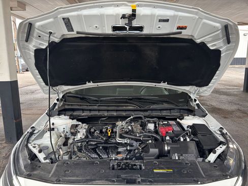 Used 2025 Nissan Altima 2.5 SV FWD image 33