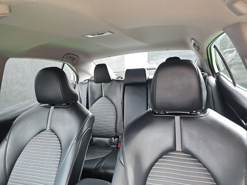Used 2020 Toyota Camry SE FWD image 11