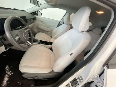 Used 2025 Hyundai Kona SEL image 11