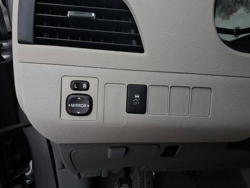 Used 2013 Toyota Sienna LE image 20