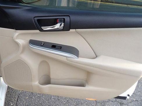 Used 2012 Toyota Camry XLE image 18