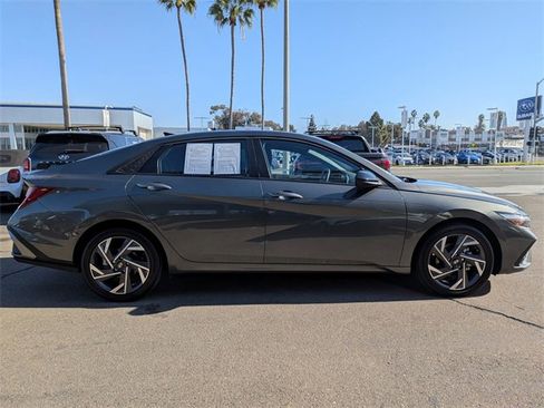Used 2025 Hyundai Elantra SEL image 5
