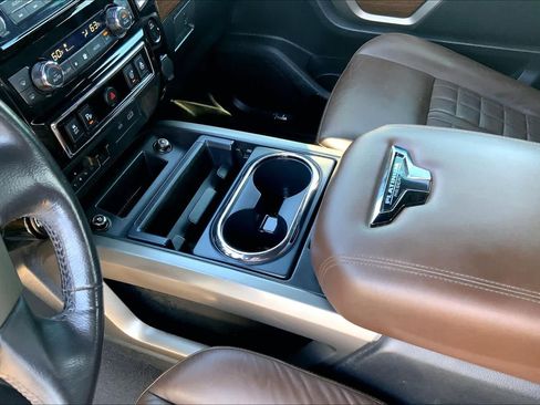 Used 2022 Nissan Titan Platinum Reserve w/ Moonroof Package AWD/4WD image 17