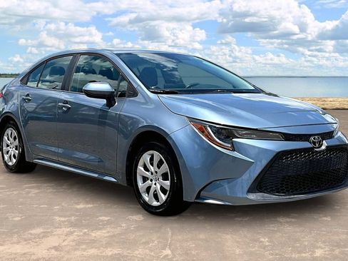 Used 2021 Toyota Corolla LE FWD image 3