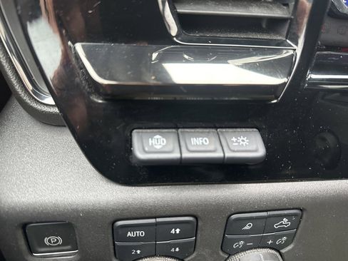 Used 2022 Chevrolet Silverado 1500 ZR2 w/ Technology Package image 27