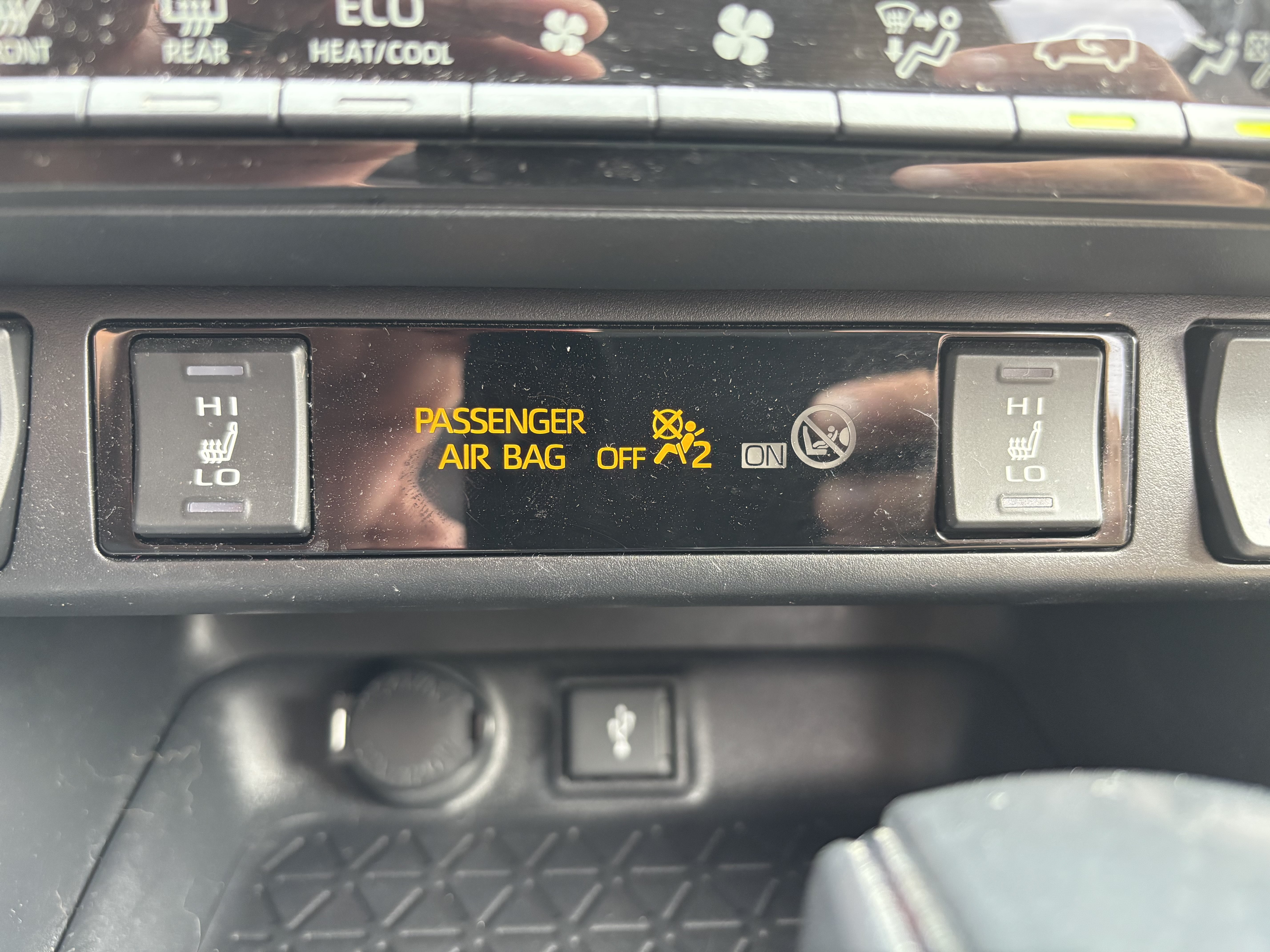 Used 2020 Toyota RAV4 XLE Premium AWD/4WD image 28