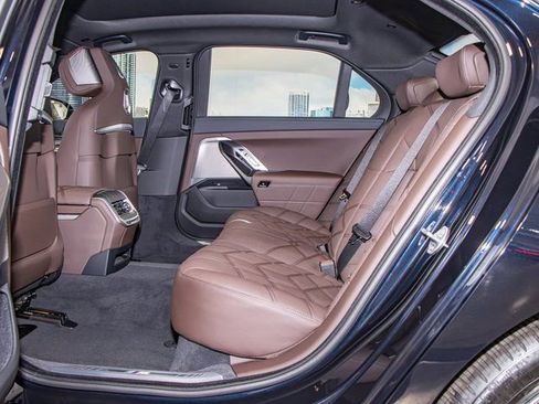 Used 2026 BMW 750e xDrive AWD/4WD image 22