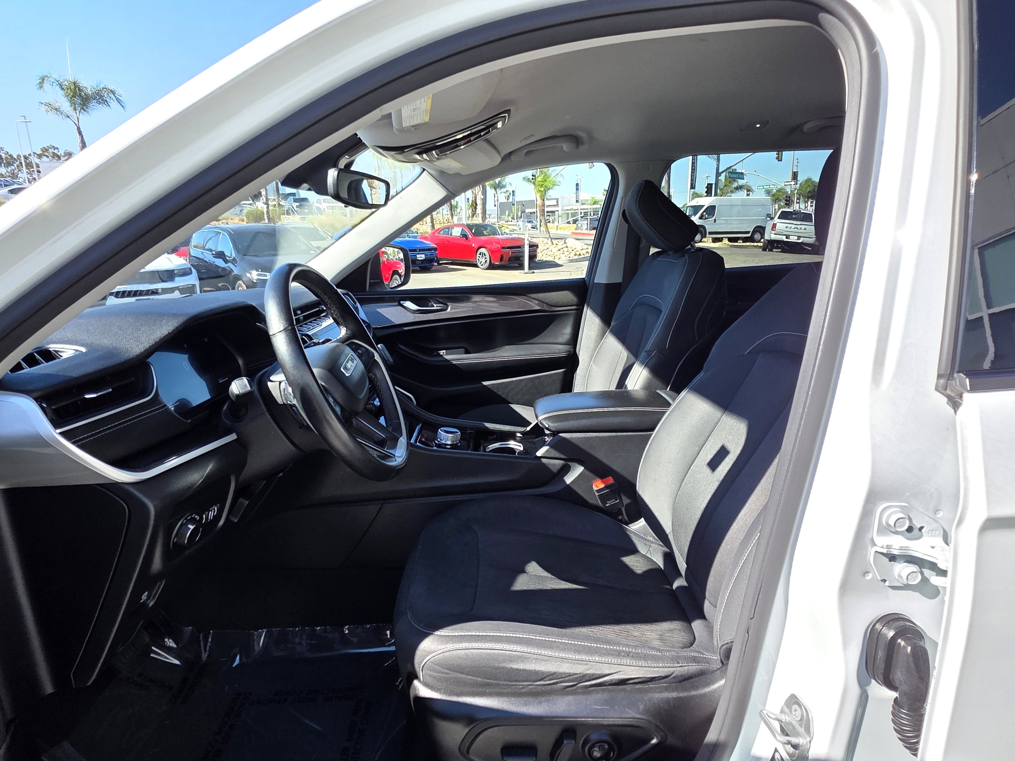 Used 2022 Jeep Grand Cherokee L Laredo RWD image 10