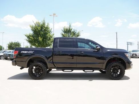 Used 2024 Nissan Titan PRO-4X w/ Pro-4x Convenience Package AWD/4WD image 10