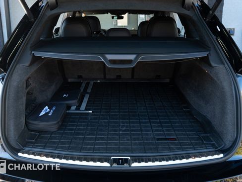 Used 2025 Bentley Bentayga image 41