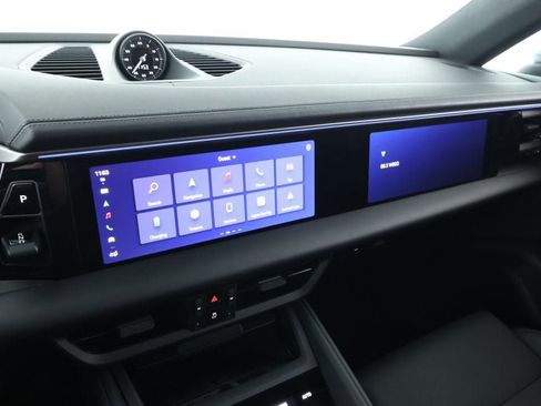 Used 2025 Porsche Macan Electric w/ Premium Package image 21