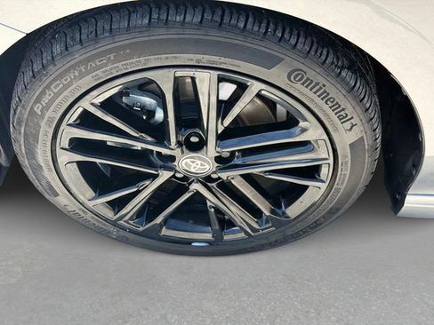 Used 2025 Toyota Camry SE FWD image 11