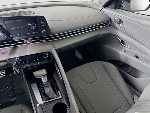 Certified 2025 Hyundai Elantra Sport image 24