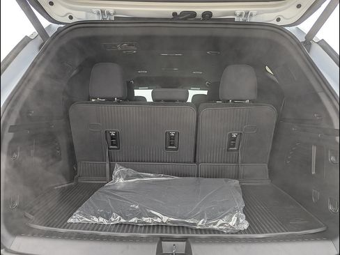 New 2026 Chevrolet Traverse LT w/ LPO, Floor Liner Package FWD image 17