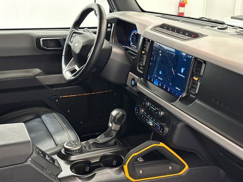 Used 2022 Ford Bronco Badlands image 10