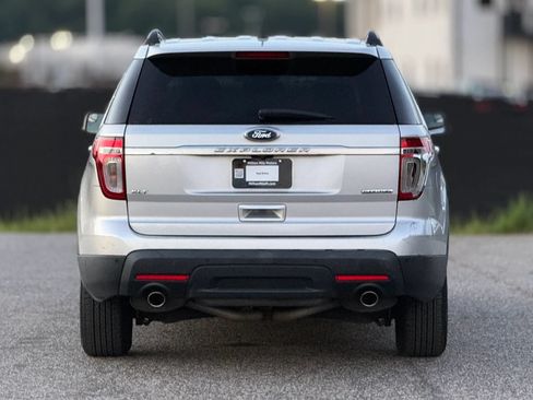 Used 2015 Ford Explorer XLT w/ Equipment Group 202A FWD image 4
