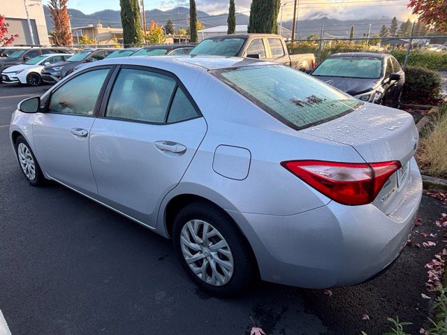Used 2017 Toyota Corolla LE FWD image 3