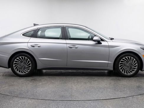 Used 2025 Hyundai Sonata SEL FWD image 11