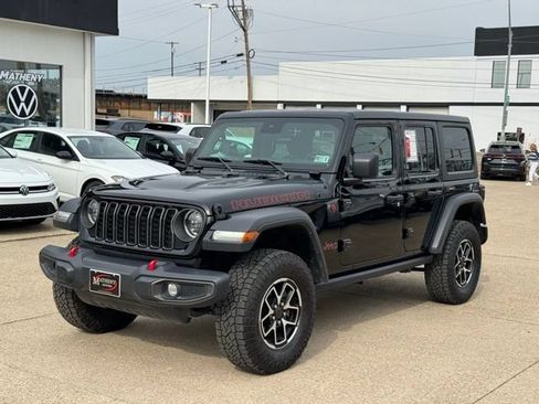 Used 2024 Jeep Wrangler Unlimited Rubicon AWD/4WD image 3