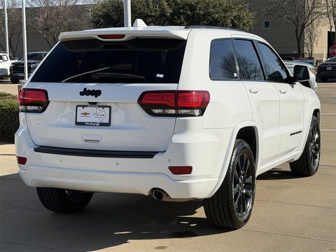 Used 2021 Jeep Grand Cherokee Laredo X image 4