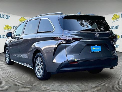 Used 2024 Toyota Sienna LE w/ LE Plus Package AWD/4WD image 4