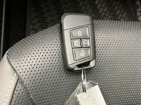 Used 2020 Volkswagen Atlas Cross Sport SEL Premium R-Line image 27