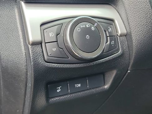 Used 2017 Ford Explorer XLT w/ Equipment Group 202A AWD/4WD image 22