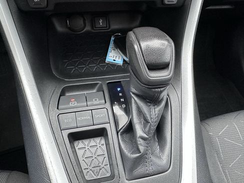 Used 2021 Toyota RAV4 XLE w/ Convenience Package image 15