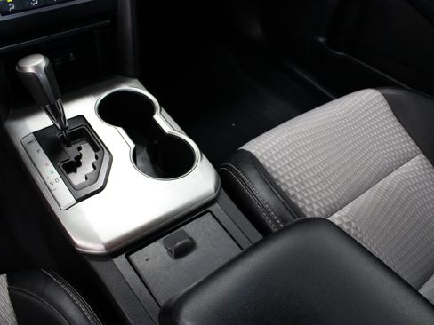 Used 2012 Toyota Camry SE FWD image 17