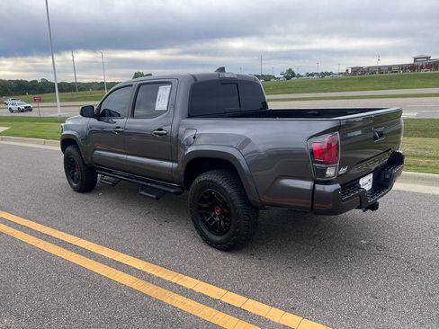 Used 2021 Toyota Tacoma TRD Sport w/ Technology Package image 10