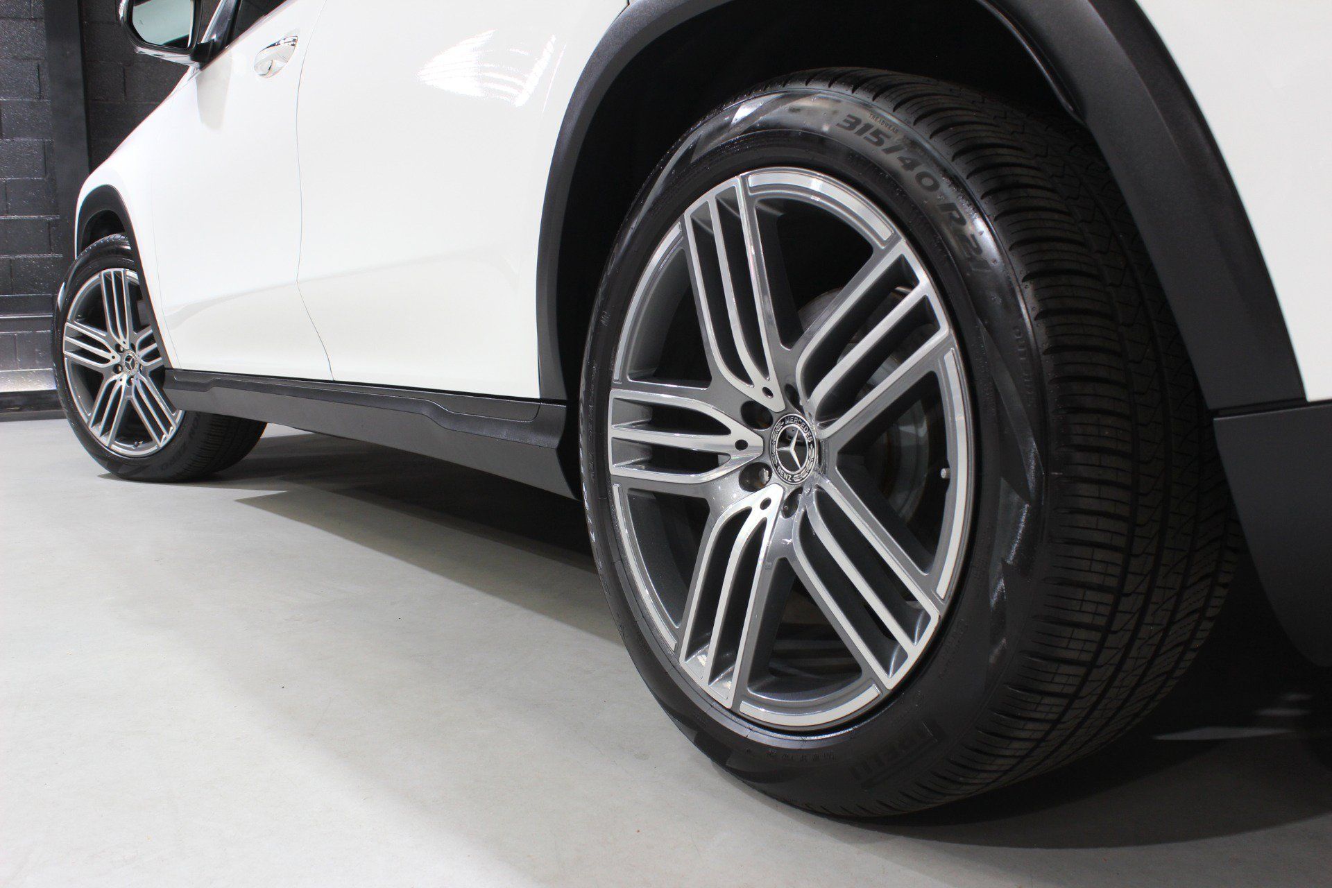 Used 2023 Mercedes-Benz GLS 450 4MATIC image 23