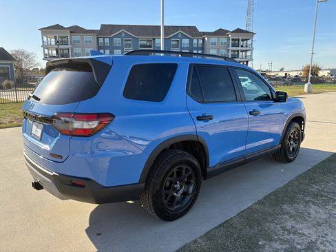Certified 2024 Honda Pilot TrailSport image 8