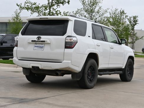 Used 2021 Toyota 4Runner SR5 Premium w/ Moonroof Package image 9