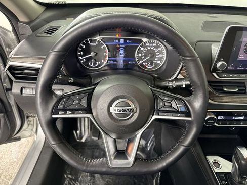 Used 2020 Nissan Altima 2.5 Platinum image 11