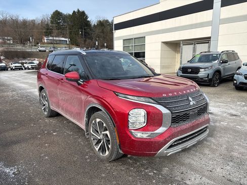 Used 2023 Mitsubishi Outlander SEL image 1