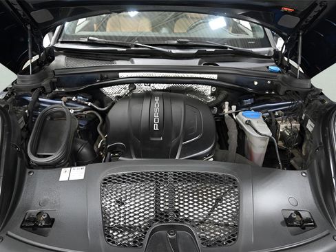 Used 2018 Porsche Macan image 35