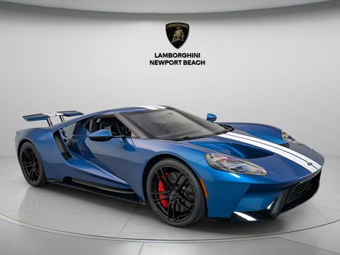 Used 2019 Ford GT RWD image 2