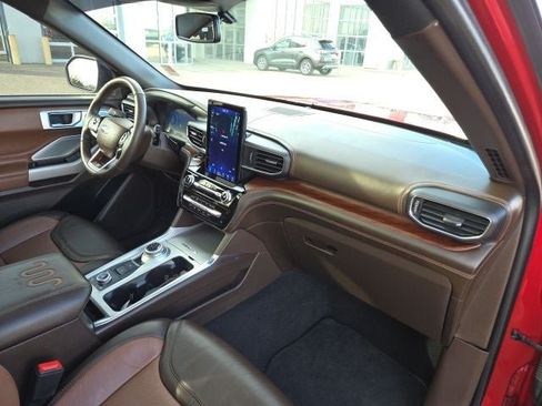Certified 2024 Ford Explorer King Ranch w/ Technology Package AWD/4WD image 39