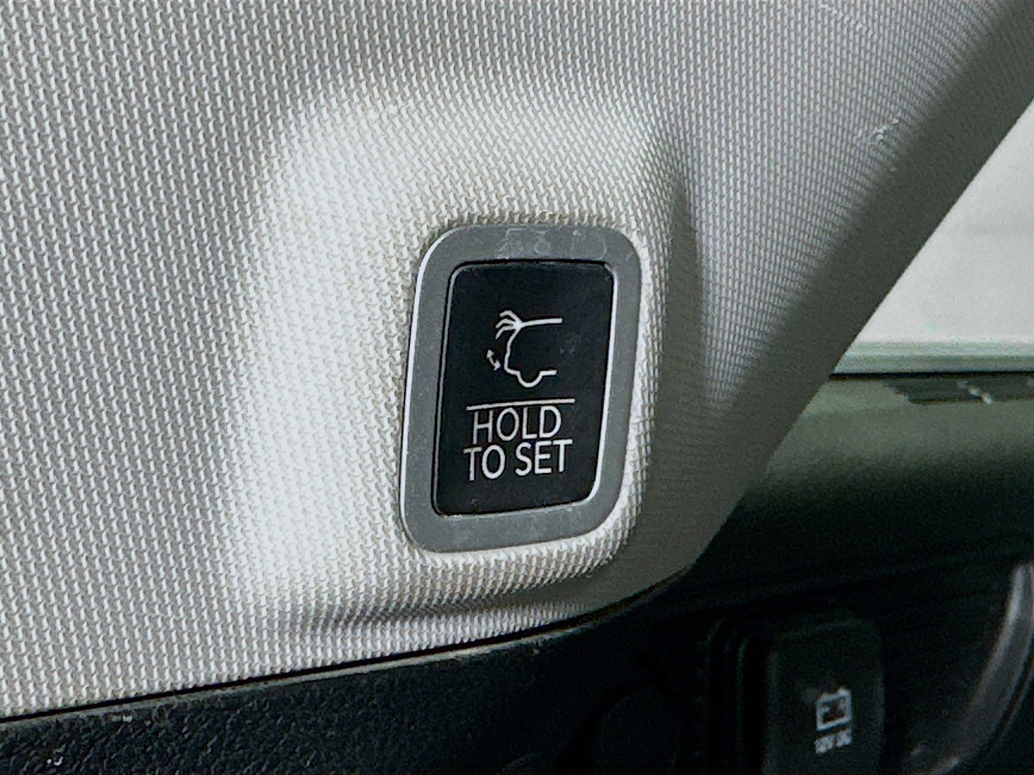 Used 2022 Jeep Grand Cherokee Laredo w/ Luxury Tech Group I AWD/4WD image 26