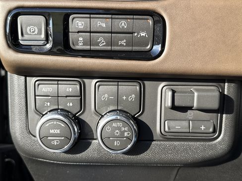 Used 2026 GMC Yukon Denali Ultimate w/ LPO, Floor Liner Package image 19