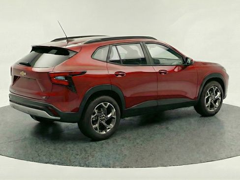 Used 2025 Chevrolet Trax LT image 9