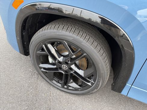 New 2026 Volkswagen Tiguan SE R-Line image 9