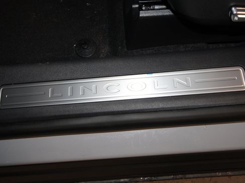 New 2026 Lincoln Nautilus Reserve w/ Jet Appearance Package image 6