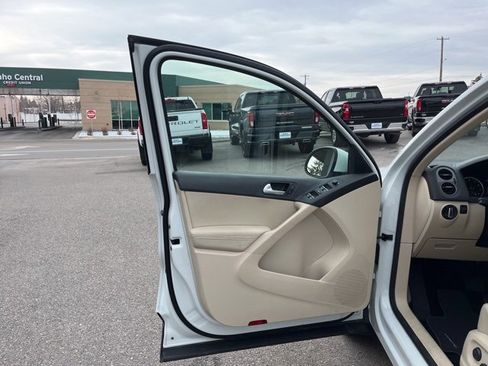 Used 2017 Volkswagen Tiguan Wolfsburg Edition image 27