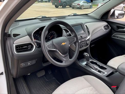 Used 2018 Chevrolet Equinox LT FWD image 17