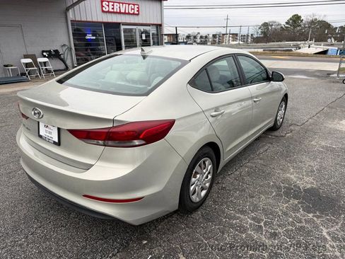 Used 2017 Hyundai Elantra SE image 5
